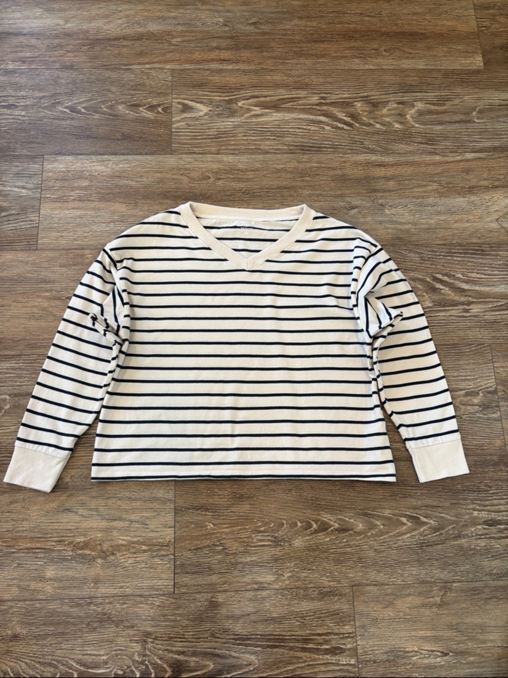 Abercrombie & Fitch Striped V-Neck Long Sleeve Top Cream & Black Women's Medium